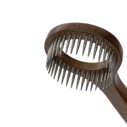 Ekskluzywne zgrzebło typu ring, dla zwierząt, drewno bukowe, stal, wym.8,1x20,6cm